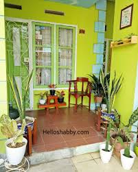 Teras rumah di kampung memiliki ciri khas tampilan yang minimalis dan bersahaja. Inspirasi Yang Tepat Untuk Warna Cat Teras Rumah 2021 Helloshabby Com Interior And Exterior Solutions