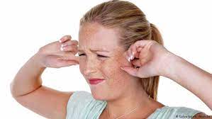 It may be perceived in both ears or in one ear or in middle area of head. Elektrische Stimulanz Der Zunge Hilft Gegen Tinnitus Wissen Umwelt Dw 19 02 2021