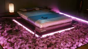 Je nachdem, welche möbel im komplex enthalten sind, erfordert es mäßiges bis überdurchschnittliches handwerkliches geschick. Cyberpunk 2077 Das Spielerlebnis Seite 8 Auf Ein Bier Der Niveauvolle Stammtisch