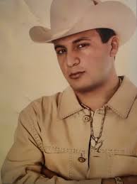 Seriedad, porte & estilo. Solamente El Gallo De Oro #ValentinElizalde  #ElGalloDeOro