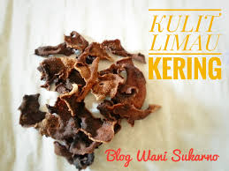 1 siung bawang merah, secukupnya garam, secukupnya asam jawa, secukupnya cabe rawit, 1 butir telur itik, secukupnya asam limau kuit, secukupnya air panas. Kulit Limau Kering Haruman Semakin Terasa
