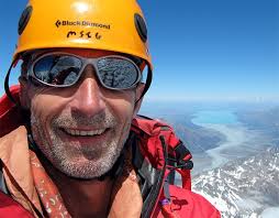 Schmidt rinuncia sul Lhotse, un disperso nel Sichuan