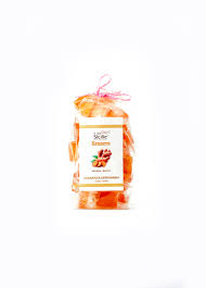 Gli ingredienti, oltre ad essere molto aromatici e facilmente infatti, sono presenti lo zenzero ed il miele, che sono degli antinfiammatori ed antibatterici naturali utili come rimedio per i malanni invernali. Caramelle Allo Zenzero Le Due Sicilie