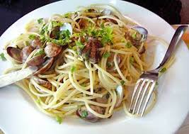 Transfer pasta to warm bowls and drizzle with remaining oil. Cookbook Spaghetti Alle Vongole Wikibooks Open Books For An Open World
