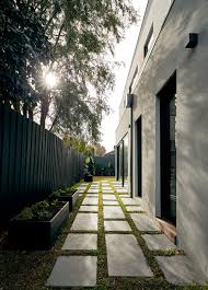 Contemporary side yard partial sun garden in orange county with a water feature and concrete pavers. 25 Ideas To Perk Up Your Side Yard