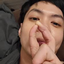 蜘蛛人外面8年前行情是4000起跳現在都要6000/1天起你被凹了公司報給業主都在8-10k/1人包含意外險/設備耗材損失/超高樓層另外在加報