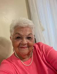 Sarah Mallard's Instagram, Twitter & Facebook