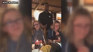 Average olive garden server hourly pay in the united states is approximately $14.71, which is 20% above the national average. Video Of Olive Garden Server Goes Viral Singing Happy Birthday With The Voice Of An Angel