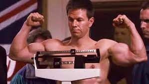 Before mark's acting career took off. Mark Wahlberg Mit Muskeln Und Mit Plauze Bilder Zeigen Massive Veranderung Des Stars Fur Neuen Boxfilm Kino News Filmstarts De