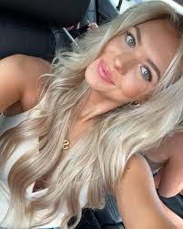 Lynn Wicks's Instagram, Twitter & Facebook