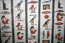 Wollen sie wissen, wie man hieroglyphen lesen und schreiben kann? Hieroglyphen Wie Sie Das Alphabet Der Agypter Lesen Geo