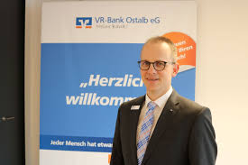 Dabei handelt es sich um einen. Mittelstand Tragt Unsere Wirtschaft Interview Mit Dem Vorstandsvorsitzenden Der Vr Bank Ostalb Kurt Abele Wochenzeitung