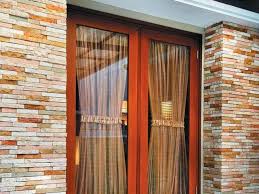 Rumah minimalis 1 lantai tampak depan ini cukup unik, atapnya datar dan memilikin teras minimalis. Desain Batu Alam Untuk Dinding Depan Rumah Sinergi Stone