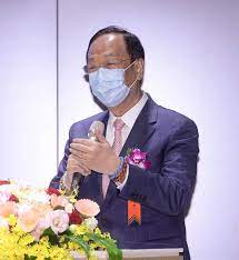 台灣一放鬆, 換上海復星要糟糕了, 到處找不到疫苗可以給郭台銘, 頭殼抱著燒, 正在拖時間. Eu5nwouaubydim