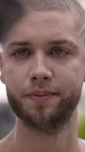 Nuevo Look de Erick en La Reina del Flow 3