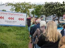 Be the first to review impfzentrum hamburg antworten abbrechen. Impfchaos Am Hamburger Impfzentrum Hunderte Warten Polizei Sperrt Strassen Hamburg