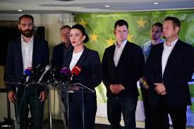 Demeter márta a honvédséget próbálta hírbe hozni azzal, hogy törvénysértő módon szállította orbán viktor lányát. Index Belfold Az Lmp Bukasa Megsemmisultunk A Centrumnak Vege