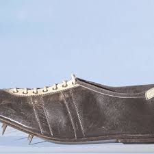 Man komme zu dem ergebnis, dass der bochumer eines natürlichen todes verstorben ist. Die Ersten Schuhe Der Dasslers Bayern