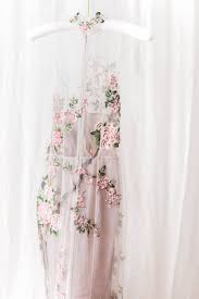 Gorgeous Flowy Cinobi Cheongsam Wedding Dress With Embroidered Details You Loved The Cheongsam Cheongsam Wedding Chinese Wedding Dress Modern Wedding Dress