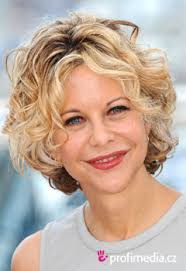 Successivamente, dovrebbe tagliare i capelli corti e lunghi, tagliare a caso . Meg Ryan Acconciature Delle Star Su Happyhair