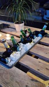 Perfekte Gartengestaltung So Wird Ihr Garten Zum Kleinen Paradies Paletten Garten Flaschenhalter Paletten Tisch