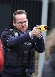 The controversy of taser safety. Pilotprojekt In Der Nordstadt Startschuss Fur Taser Neue Waffe Der Dortmunder Polizei Soll Vor Allem Abschrecken Dortmund Sud