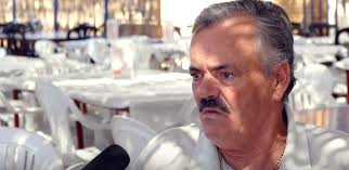 'el risitas' tuvo que ser trasladado este mediodía desde el en septiembre de 2020 «el risitas» fue ingresado en el hospital de la caridad de sevilla, lugar en el que residía desde entonces. El Risitas Denuncia Que Cardenas No Le Pago En Cronicas Marcianas