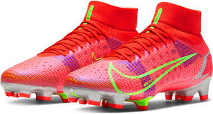 Voetbalschoenen kopen vereist een goede voorbereiding en is afhankelijk van de ondergrond, positie, persoonlijke smaak en het type voetballer. Voetbalschoenen Kopen Bestel Ze Online Otto
