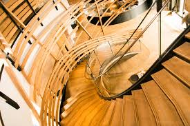 L Arche Du Bois Realise L Escalier Des Haras De Strasbourg Ainsi Que L Ensemble Du Mobilier Cet Ouvrage A Ete Elu Meilleur Design De Restaurant Au Monde