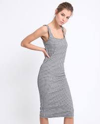 Robe patineuse pimkie noire taille l porté quelques fois matière assez stretch et plutôt épaisse. Robe A Carreaux Noir 780996a89b08 Pimkie