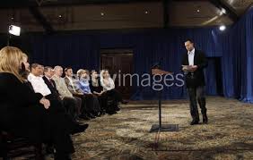 Tiger Woods Approaches The Podium To A Statement From The Sunset Room Podium Photo Tiger Woods