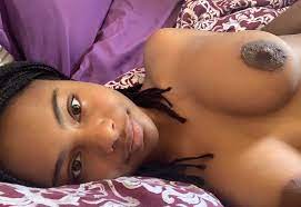 Manu Ebony Nude Nacktbild Sexy Nippel › Nackt-Selfies