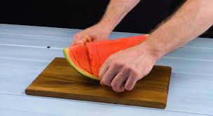 Jetzt ausprobieren mit ♥ chefkoch.de ♥. Perfektes Dessert Fur Den Sommer Wassermelone Als Kuchen Leckerschmecker