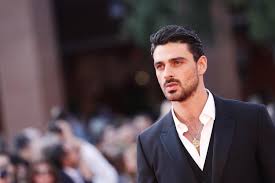 Michele morrone is an italian actor, model, singer, and professional guitarist who has appeared in various movies and television series. Jadi Model Miliaran Rupiah Michele Morrone Tak Menyangka Akan Menjadi Populer Layar Id