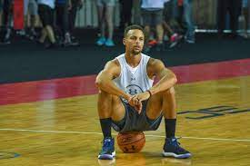 Steph Curry Appears On A Wild Korean Variety Show Takes On Giant Inflatable Defenders Golden State Warriors Pictures Steph Curry Golden State Warriors