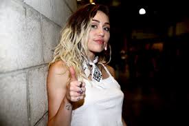 We thought she was totally rocking her new look, but miley apparently feels otherwise. Miley Cyrus Debuts Bright Blonde Hair Teen Vogue