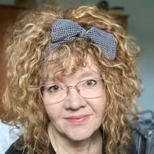 Lisa Brush (@LisaBrush)