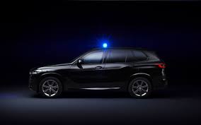 Featuring a host of advanced safety features, these models both include auto high beam assist, front fog lights, front and rear parking aids, and a rear view camera. Comparison Bmw X5 Protection Vr6 2020 Vs Jaguar F Pace Svr 2020 Suv Drive