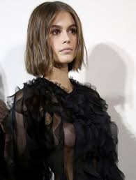 エロ注意】18歳モデル、ファッションショーで「この服」を着させられてしまいポロリ… - ポッカキット