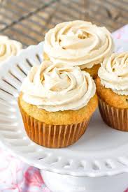 Banana Cupcakes Light Moist Cupcakes Topped With The Best Brown Sugar Frosting Recipe From This Banana Cupcakes Brown Sugar Frosting Sweet Recipes Desserts