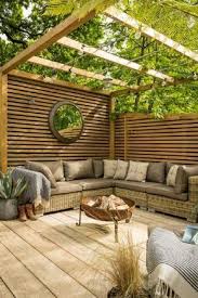 Large Decking Area With A Festoon Lit Pergola Area And Rattan Corner Sofa Terrasse Mit Pergola Hintergarten Hinterhof Terrassen Designs