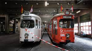 3,60 meter hohe und 55 tonnen schwere raumwunder machte. Tag Der Offenen Tur Bei Der Wurzburger Strassenbahn Unterwegs In Wurzburg Youtube