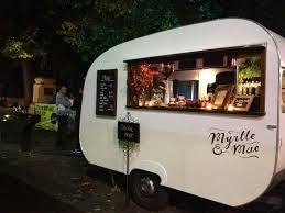 Pin Von Martina Auf Food Mobiles Food Trucks Essen Anhanger Lkw Design