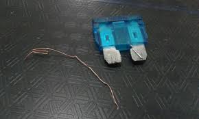 Sedangkan sekring yang digunakan pada sepeda motor ada dua jenis, yaitu sekring tabung (tube fuse) dan sekring tancap (fuse blade). Cara Mudah Memperbaiki Sekering Fuse Putus Pada Mobil Lks Otomotif