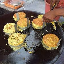 Murtabak maggi merupakan sejenis hidangan ringkas yang tidak menelan belanja yang banyak. Resepi Murtabak Maggie