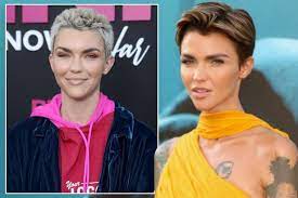 She is most popular for her roles in ' orange is the new black ', 'john wick' and 'the meg'! Ruby Rose Lasst Die Fans Verblufft Zuruck Als Sie Die Platinblonde Haartransformation Enthullt Aktuelle Boulevard Nachrichten Und Fotogalerien Zu Stars Sternchen