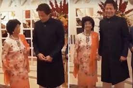 In 1953, tun mahathir graduated and served as a medical officer at alor setar general hospital. Tun Dr Siti Hasmah Fangirling Over Pakistan Pm Is The Cutest Thing Ever News Rojak Daily