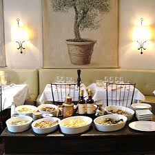 La Locanda A Cozy Charming Inviting Italian Restaurant Tucked Away In Saint Germain 6eme Paris Restaurants Places To Eat Italian Restaurant