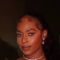 90+ perfiles de «Janel»