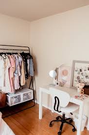 Tray decor is a fun way to decorate for fall and the holidays, style coffee tables and counters. Affordable College Apartment Bedroom Decor Ideas